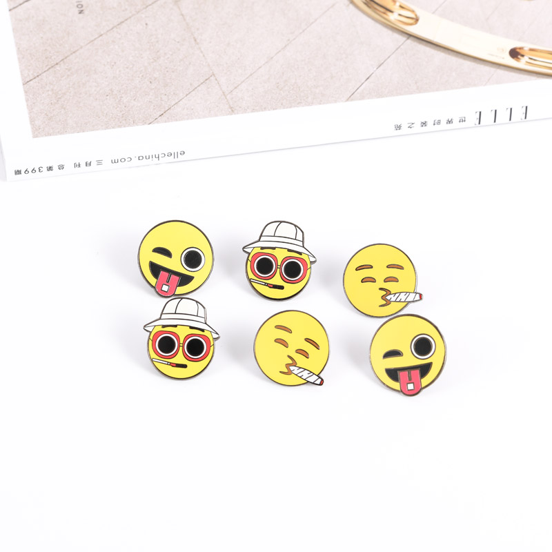 Fabricant de broches d'émail dur personnalisées emoji